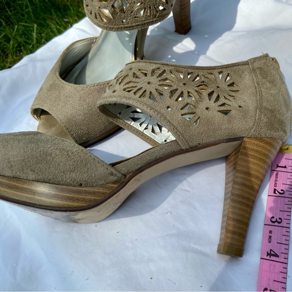 Fashion Bug Taupe Faux Suede Peep-Toe Platform Sandals size 9.5 US. - Picture 5 of 7
